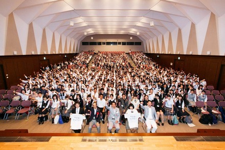 トビタテ！留学JAPAN高校生コース　第1期（平成27年度）　壮行会集合写真　※画像は過去のもの