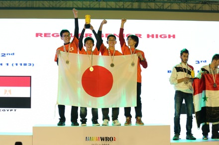 愛媛県立八幡浜工業高等学校のチーム「YTHS Orange V」が金メダルを受賞