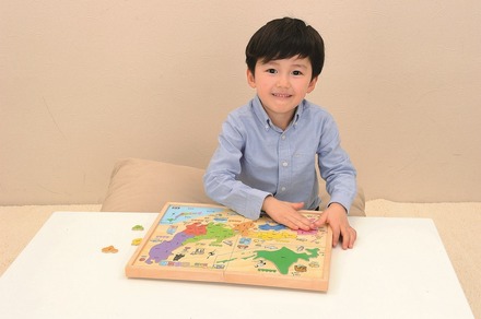 楽しみながら学習できる「木製パズル日本地図」
