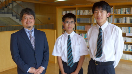 左から、海陽学園 中学3年生の学年主任 武田眞史先生、中学3年生の上嶋啓太さん、鶴田明人さん