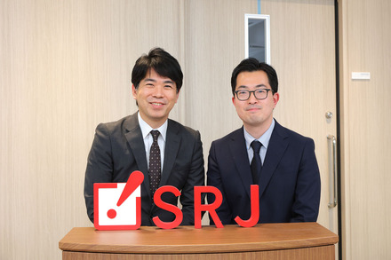 SRJ企画事業本部長の安田哲氏（左）と新規事業開発室の佐藤壮夫氏（右）