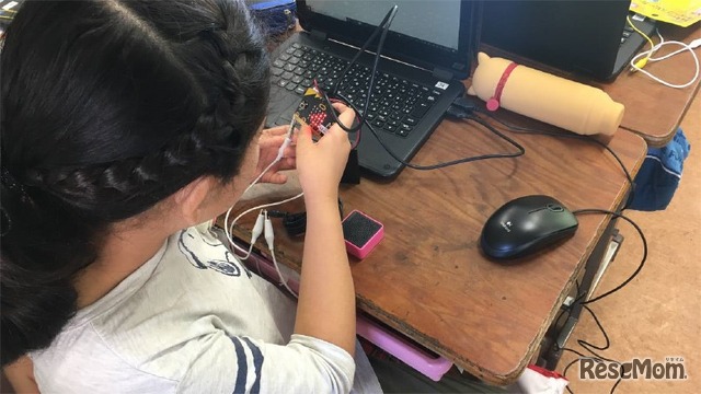 2018年10月実施 千葉大学教育学部附属 小学4年 総合的な学習の時間「より便利な「温度警報器」を作ろう」のようす