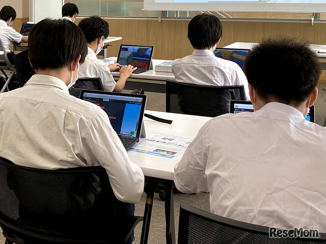 Surface Pro 7を活用した授業のようす