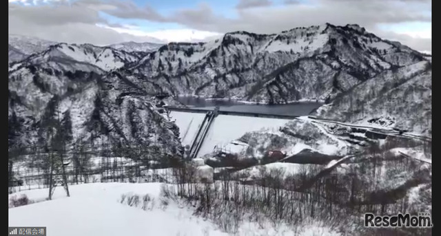 奥只見ダムの冬の光景。雪解け水や雨水などを蓄えて発電に利用する