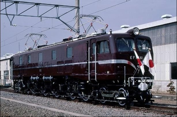 正面から側面にかけて付けられていたステンレス製の飾り帯が大きな特徴のEF58 61。お召列車牽引機らしく、国旗掲揚装置や足回り各部の磨き出しといった専用装備を当初から備えていた。1984年9月。