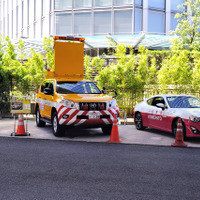 イベントにあわせ、東京西局の駐車場には首都高での交通ルールやドライブマナー向上を呼びかける左から「黄バイ」「黄パト」「ホメパト」が集結！　＜撮影：稲葉九＞