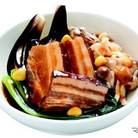06 広東炒麺 南国酒家 旬の秋ナス、キノコと豚バラ肉のやわらか煮込み丼