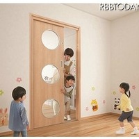 「おもいやりキッズドア」は幼稚園・保育施設向けに、子供がドアを操作したりドアにぶつかった場合でもケガをしにくいよう配慮されている（画像はプレスリリースより）