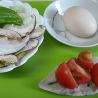 （3）春キャベツと卵のソテーの材料
