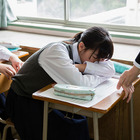 睡眠時間が足りない小中学生54％、原因は勉強や動画視聴 画像