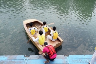芝中や駒場東邦中も参加、手造り船舶「Eボート」で東京湾へ 画像