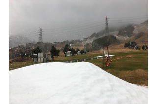 苗場スキー場12/8オープン…人工造雪機による雪撒き開始 画像