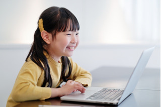 【相談対応Q＆A】GIGA端末が子供の眼に影響しないか心配 画像