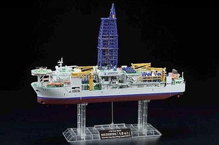 理工系プラモデル「1/700 地球深部探査船 ちきゅう」、バンダイから 画像