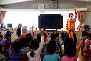 小学校の防犯ワークショップにマクドナルドの「ドナルド」登場 画像