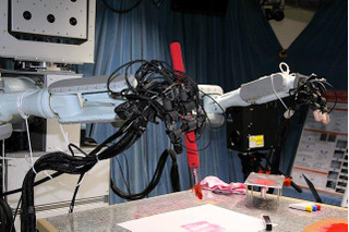ロボット先端研究などが見られる東大の「生研公開2013」、小学生対象理科教室も 画像