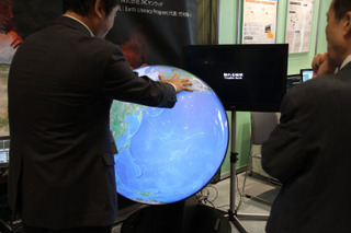 【NEE2013】触れるデジタル地球儀、1時間ごとの雲の表示も可能に 画像
