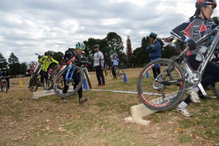 小中学生が担いで走る「TCF シクロクロス大会」、参加者募集 画像