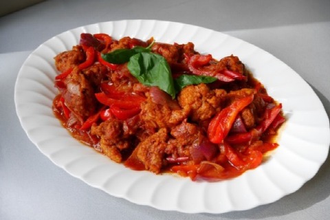 明大、難民の故郷の味を学食で提供…売上の一部を難民支援に寄付 画像