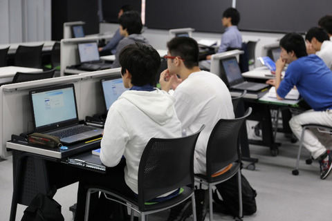 近大、授業にあわせ変化する「次世代の教室環境」を構築 画像