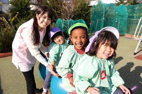 鶴川女子短大、海外保育士資格も取得する「国際こども教育コース」 画像