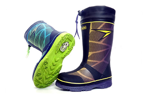 「瞬足」収納できるスパイク付き防寒長靴11月中旬発売 画像