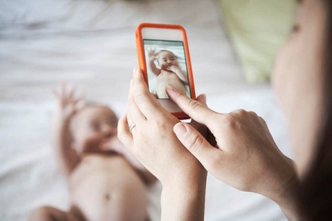 20代女性8割「モザイク無しでSNSに子どもの写真投稿」経験あり 画像