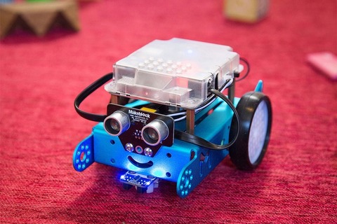 初めてのプログラミング学習に最適、ロボット組立てキット発売 画像