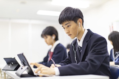 能力開発センター、AI先生・よのなか科を全教室で導入 画像