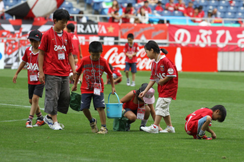 浦和レッズ「夏休みお仕事体験キッズ」小学生募集…グラウンドキーパーに挑戦してみよう 画像