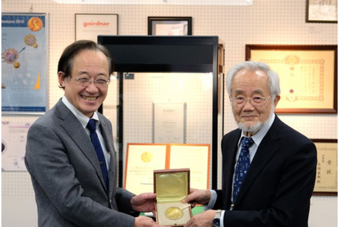 東工大の大隅良典栄誉教授、ノーベル賞メダルを寄贈 画像