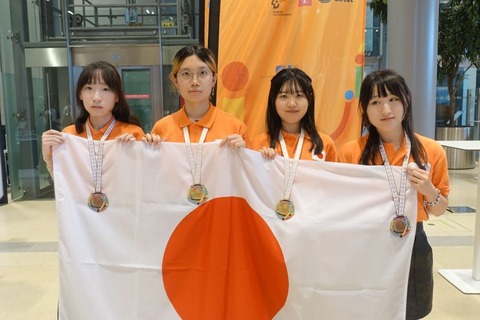 ヨーロッパ女子情報オリンピック金&銅メダル獲得 画像
