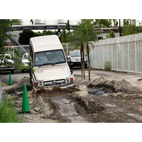 【夏休み】助手席からオフロード体験…子どもも車で水たまりドボン 画像