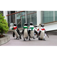 ちょこちょこ歩きのクリスマスペンギンパレード…シーパラ12/25まで 画像