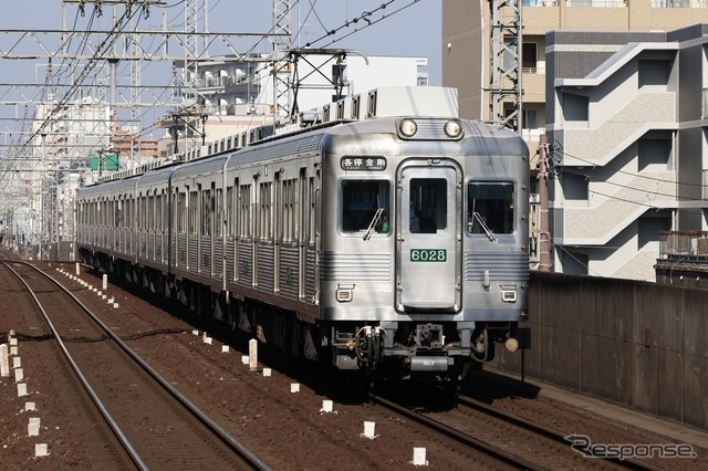 南海電鉄6000系、無塗装車両と現行塗装車両の撮影会3/2 | リセマム