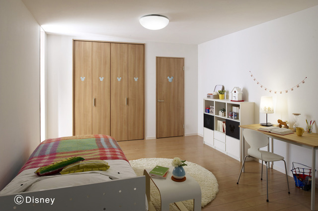 リビングやバスルームにミッキーマウスのシルエット 画像