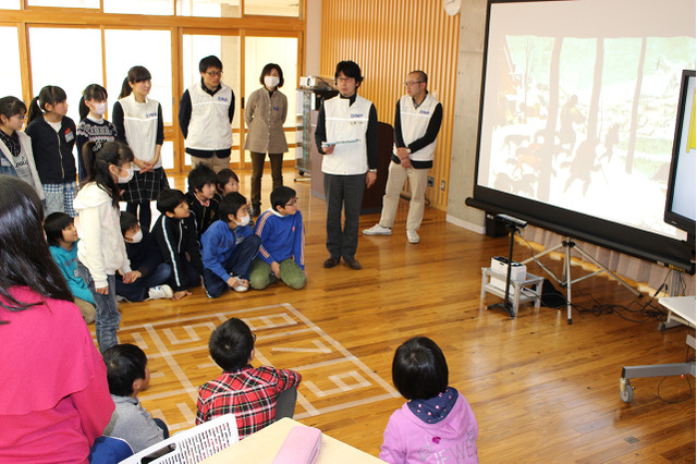 DNP体感型デジタル教材で絵の中を探検、春日小5年生が美術鑑賞に挑戦 画像