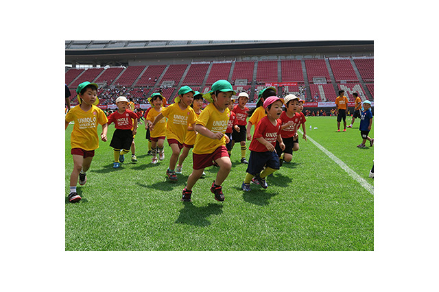 ユニクロとJFA、全国で6歳以下対象のサッカーイベント開催 画像