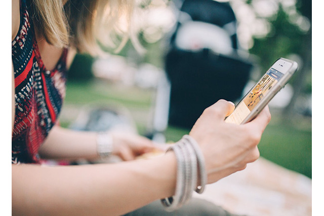 女子高生なのに？　「スマホ老眼」に気をつけて 画像