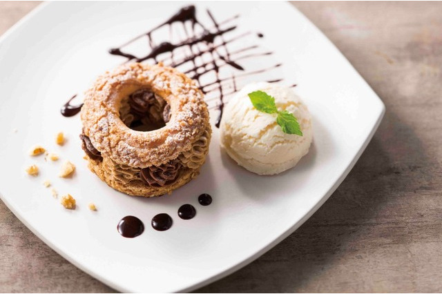 ヨックモック、オンライン限定の仏伝統シュー菓子「パリブレスト」販売中 画像