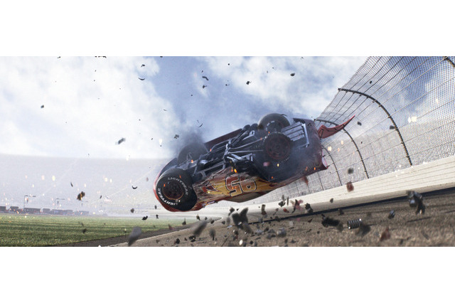 「カーズ」最新作の衝撃クラッシュ映像…実況に片山右京&福澤朗 画像