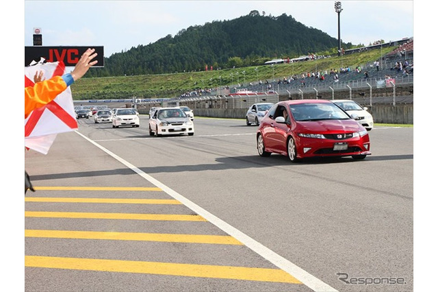 ツインリンクもてぎ、愛車でレーシングコースパレード4/7-8 画像