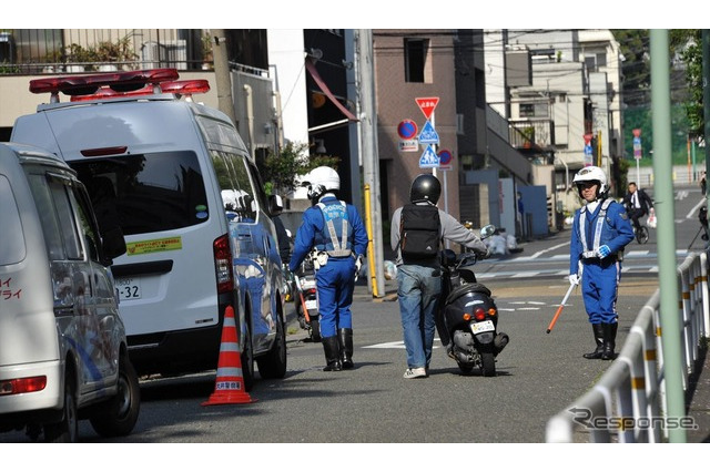 全国通学路一斉検問、まずは大人が交通ルール遵守を 画像