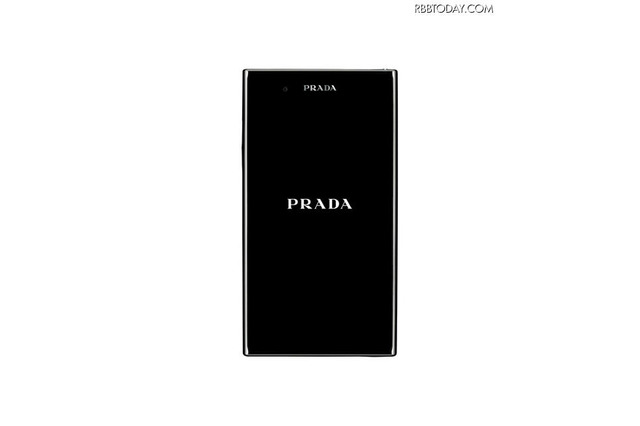 ドコモ、PRADAスマホを1/26発売 画像