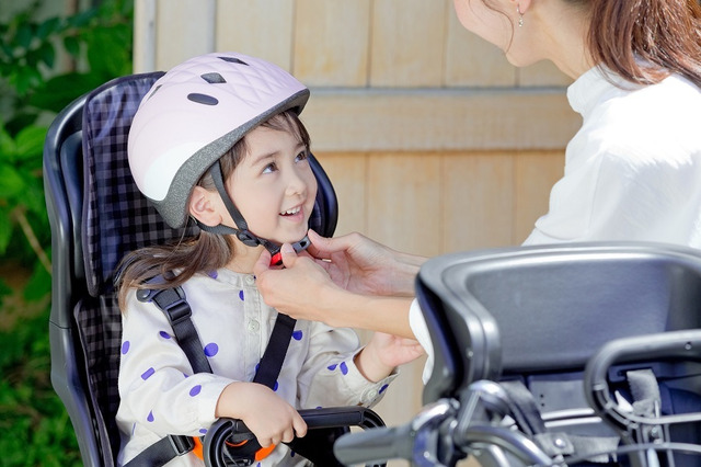 自転車乗車時の子どものヘルメット、非着用は43% 画像