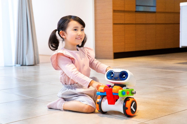 3歳から使用できる、プログラミングロボ キンダーボット 画像