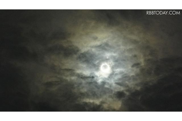 首都圏の金環日食、雲越しにシルエット 画像