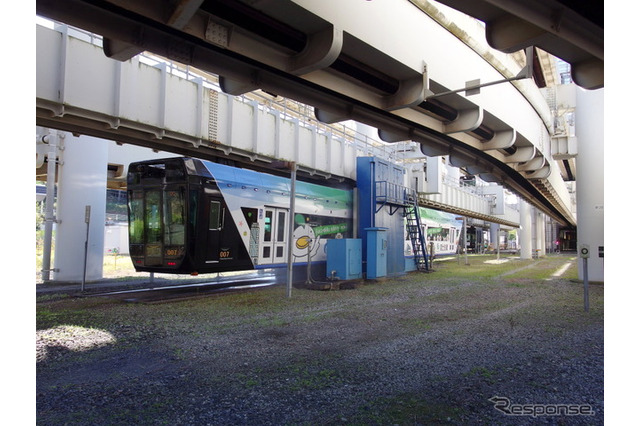 千葉都市モノレールの洗車…自動車や鉄道との違いは？ 画像