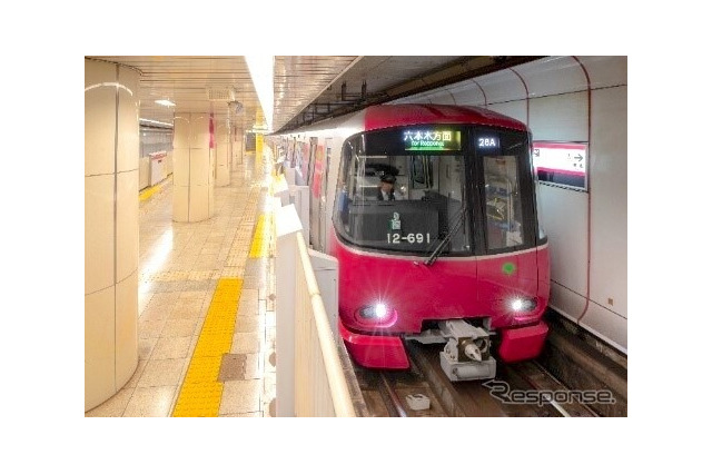 都営地下鉄大江戸線に女性専用車…平日朝ラッシュ時4号車 画像