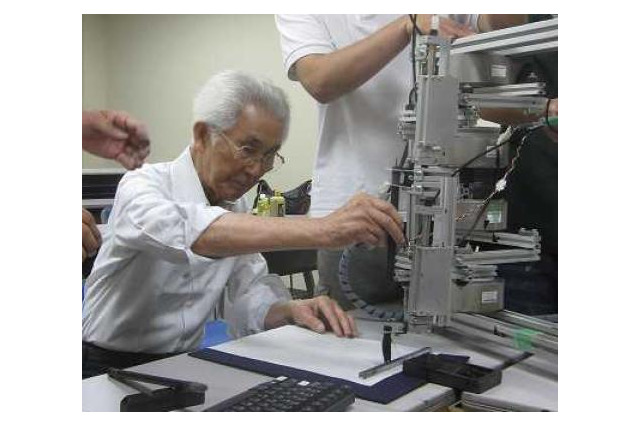 慶應理工学部、達人の筆使いを忠実再現するシステムの開発に成功 画像